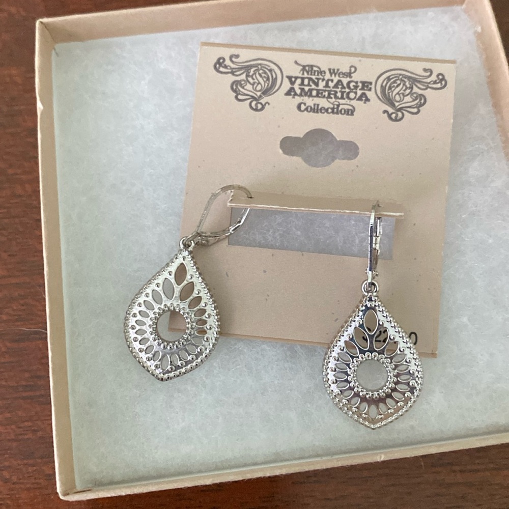 NWT Nine West Earrings